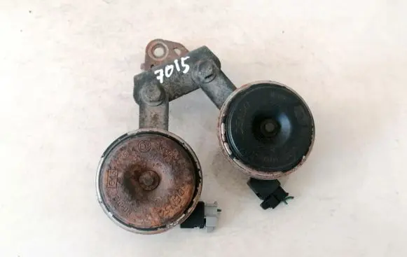 Toyota Avensis T270 Horn signal e13000026