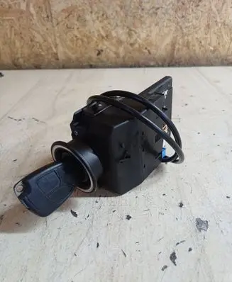 Mercedes-Benz C W203 Ignition lock 33002102 2035450308 33002104