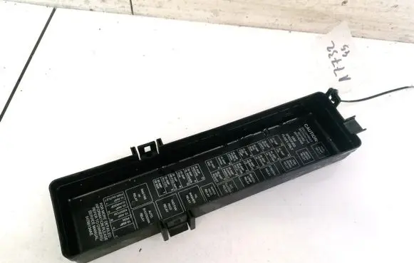 Chrysler 300M Fuse box cover