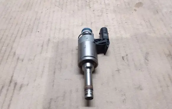 Audi A3 S3 8V Fuel injector 04E906036E
