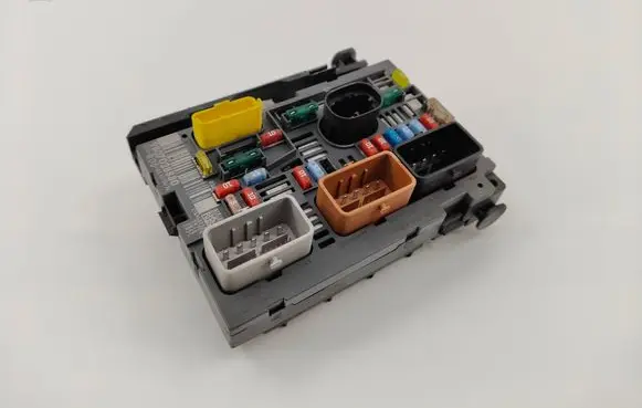 Citroen Berlingo Fuse module 9807028880