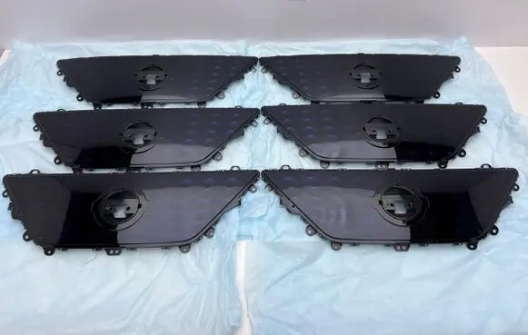 Nissan Leaf II (ZE1) Front bumper upper radiator grill 62072-5SK0D