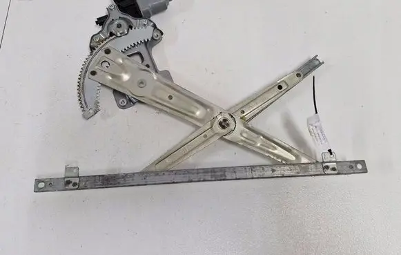 Peugeot 4007 Front door window regulator with motor