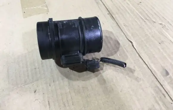 Renault Scenic III - Grand scenic III Mass air flow meter 8200682558 022042201 5WK97021
