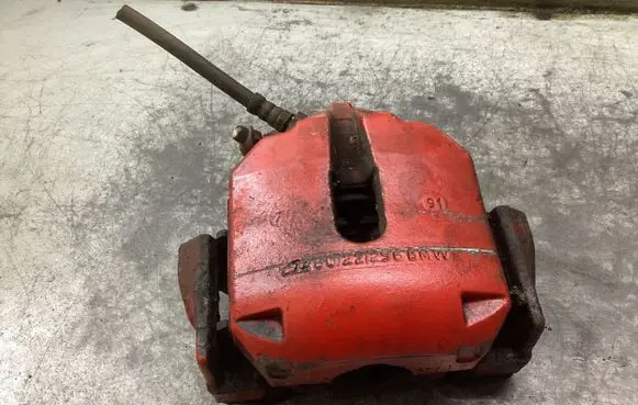 BMW 5 E39 Front brake caliper 6022296