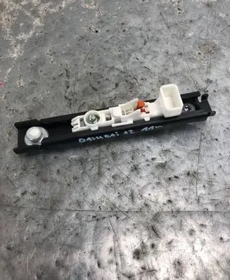 Nissan Qashqai+2 Seat belt height adjuster 87824JD000