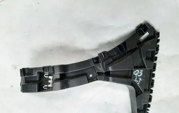 Audi Q3 8U Rear bumper mounting bracket 8U0807453B