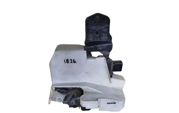 Volkswagen PASSAT B5 Front door lock