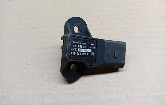 Audi A3 S3 8P Air pressure sensor 0261230095 03C906051