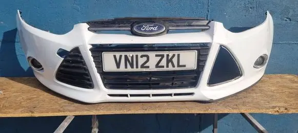 Ford Focus Front bumper BM5117627A 0097A