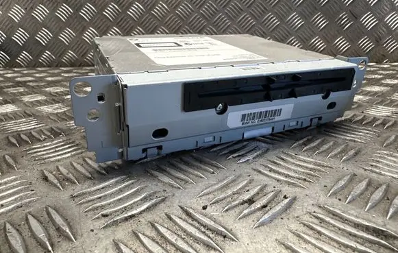 Radio/CD/DVD/GPS head unit