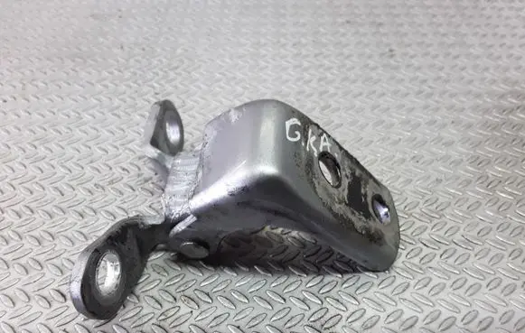 Honda CR-V Rear door lower hinge