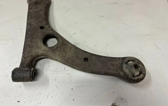 Toyota Avensis T250 Front lower control arm/wishbone