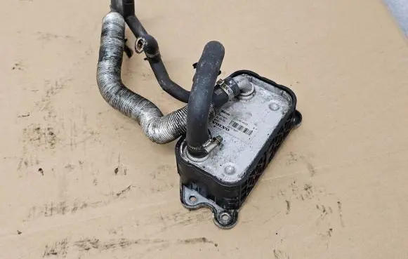 Volvo S80 Engine oil radiator 30751937