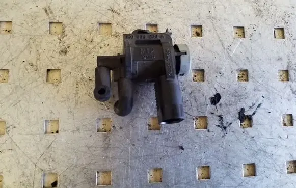 Volkswagen Polo IV 9N3 Turbo solenoid valve 1K0906283A
