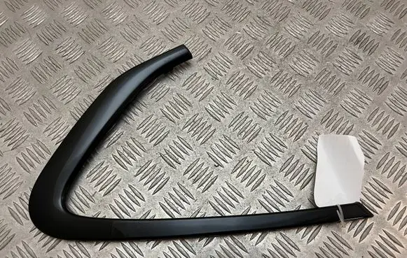 BMW X6 F16 Rear side glass trim 7377891
