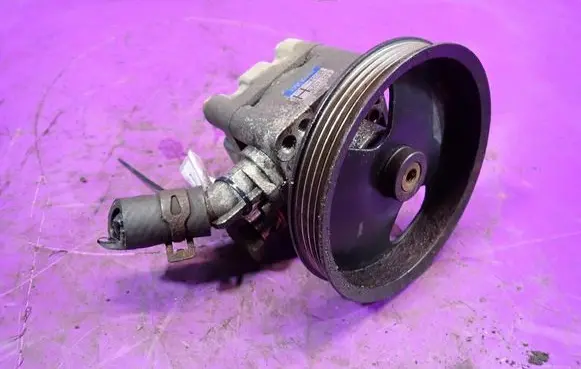 Nissan Almera Tino Power steering pump
