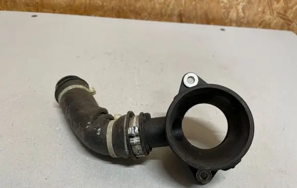 Volvo V40 Breather hose/pipe AV616C784AF