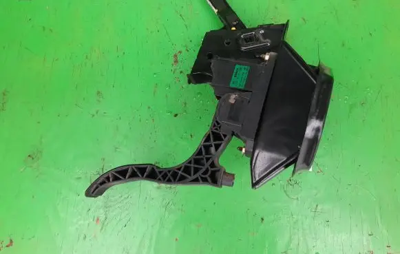Ford Fiesta Accelerator throttle pedal 6Q1721058Q