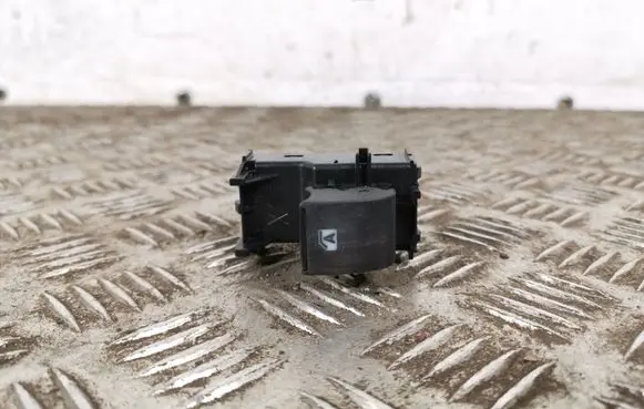 Toyota C-HR I Electric window control switch 193170