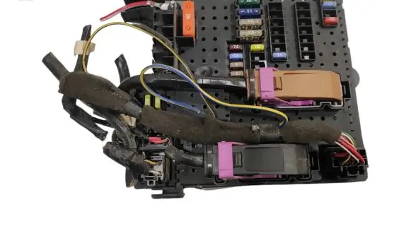 Volvo V70 Fuse module 8676391 12217799 8079091