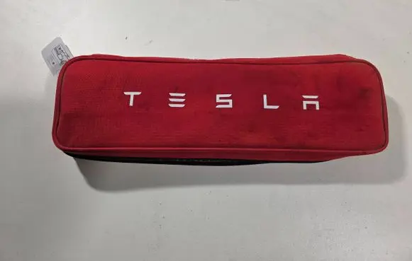 Tesla Model 3 First aid kit P1475076-00-C
