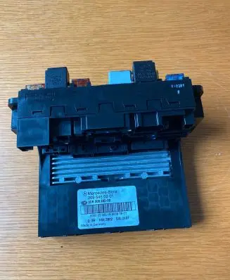 Mercedes-Benz C W203 Fuse module 2095450201 5DK00848500
