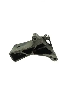 Engine mounting bracket