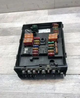 Volkswagen Touran I Fuse module 1K0937125A 017183071