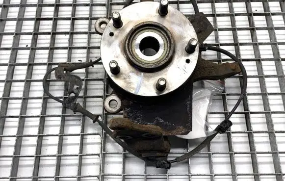 Hyundai i30 Front wheel hub spindle knuckle