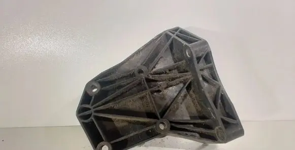 BMW 5 E60 E61 A/C compressor mount bracket 7792202 14011810 14011010