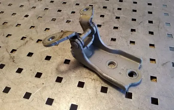 Opel Antara Front door upper hinge