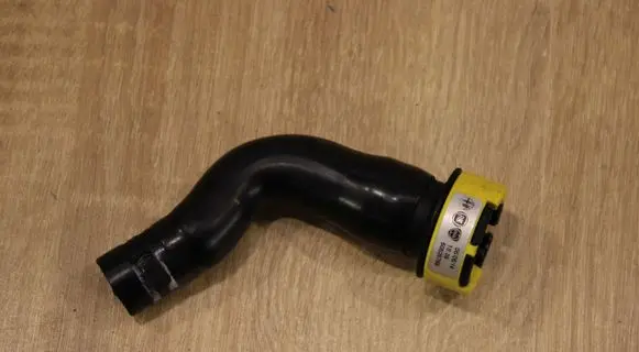 Coolant pipe/hose