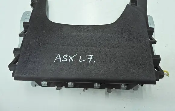 Mitsubishi ASX Knee airbag 7030A241 YDRXZPHAAR00 617622400D