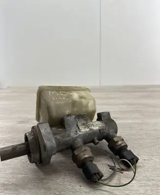 Mercedes-Benz ML W163 Master brake cylinder