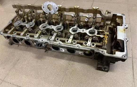 BMW 5 F10 F11 Engine head N52B30AF