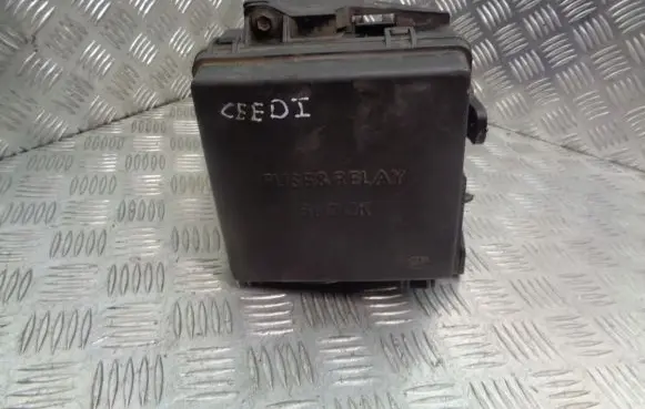 KIA Ceed Fuse box cover 91950-1H030