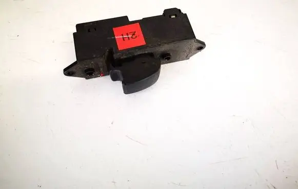 Peugeot 4007 Electric window control switch 8608a182