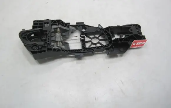 Volkswagen PASSAT B7 Front door exterior handle/bracket 3C0837886J