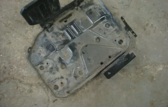 Nissan Note (E12) Battery tray 