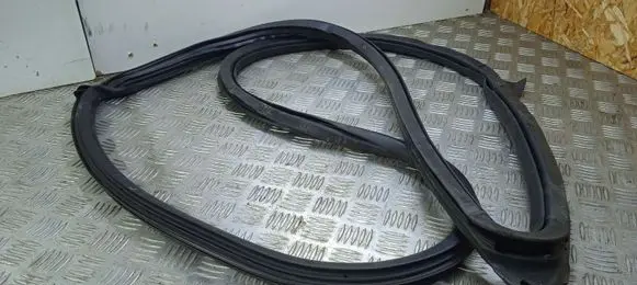 Maserati Levante Rubber seal front door (on door) 670032866