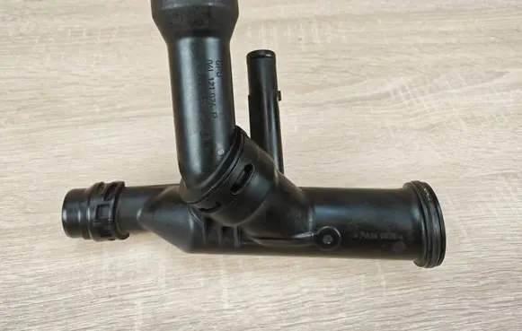 Audi A6 C7 Engine coolant pipe/hose 04L121026R