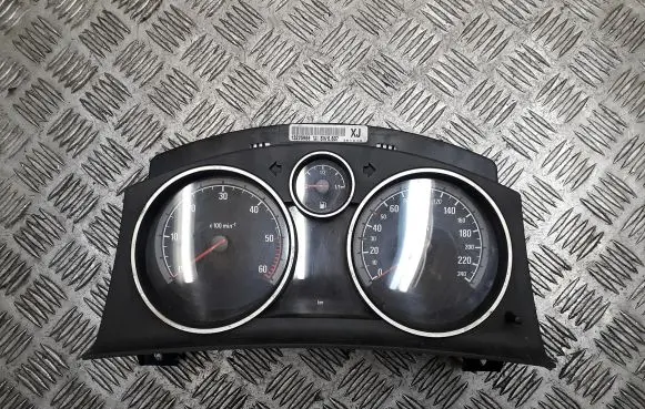 Opel Zafira B Speedometer (instrument cluster) 13225988