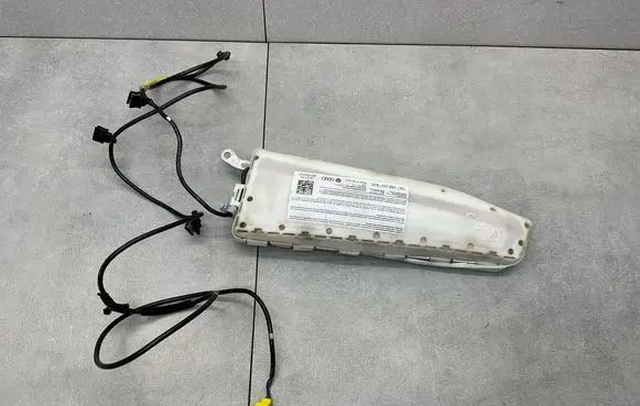 Volkswagen Golf VI Seat airbag 5K7880242