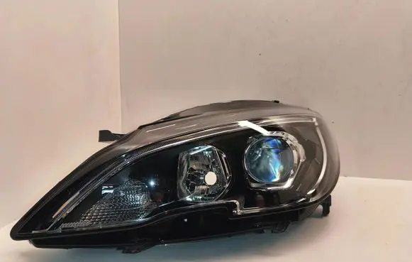Peugeot 208 I Headlight/headlamp 1451000311