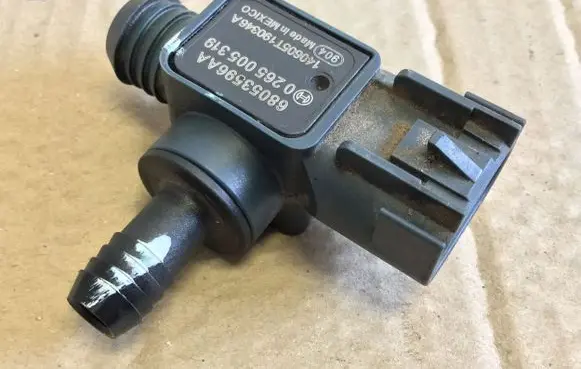 Chrysler Town u0026 Country V Sensor 68053506AA 0265005319