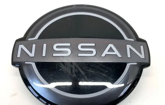 Nissan Qashqai J12 Manufacturer badge logo/emblem 628906US0A