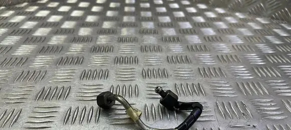 Land Rover Discovery 4 - LR4 Fuel injector supply line/pipe 