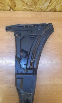 Volvo XC90 Front bumper mounting bracket 30698128