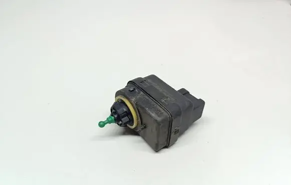Headlight level adjustment motor